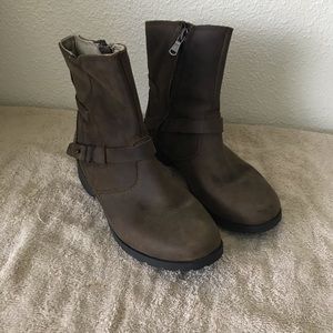 Teva leather ankle boots size 5